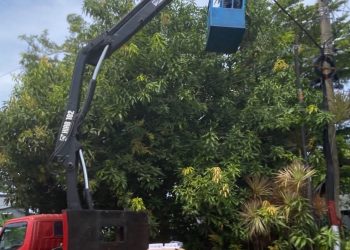 10 Titik Lampu Jalan Dipasang di Desa Durian Sebatang, Bukti Nyata Program 100 Hari Kerja Rifai-Yevri