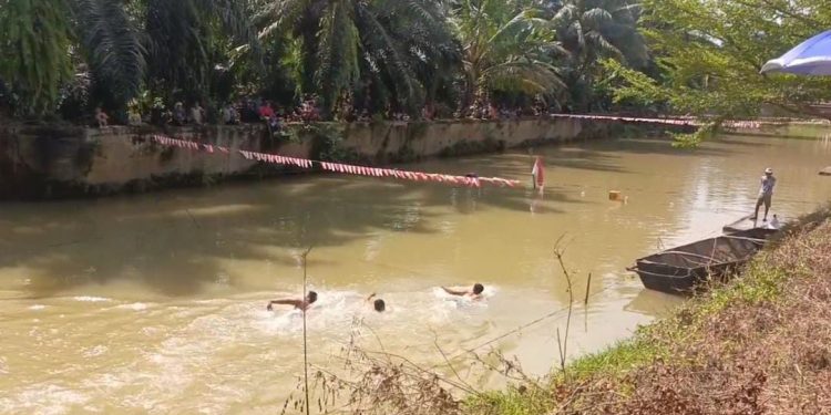 Meriahkan HUT RI ke-80, Warga Talang Dantuk Gelar Lomba Renang di Sungai Ngalam