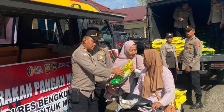 Polres Bengkulu Selatan Gelar Gerakan Pangan Murah di Pasar Kutau, Sediakan Beras SPHP hingga 2 Ton