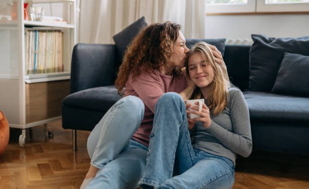 5 Tips Parenting yang Tepat untuk Menangani Perubahan Emosi pada Remaja