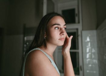 Lakukan 4 Rutinitas Kecantikan Ini di Malam Hari, Bangun Tidur Auto Glowing