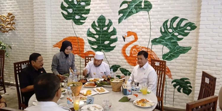 Wamen Transmigrasi Tiba di Bengkulu, Fokus Agenda ke Lagita, Giri Kencana dan Kedurang