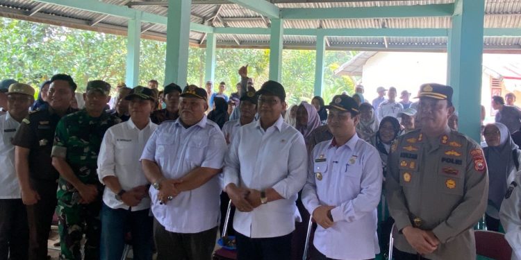 Wamen Transmigrasi Tinjau Desa Batu Ampar, Kucurkan Dana Rp4,5 Miliar untuk Infrastruktur