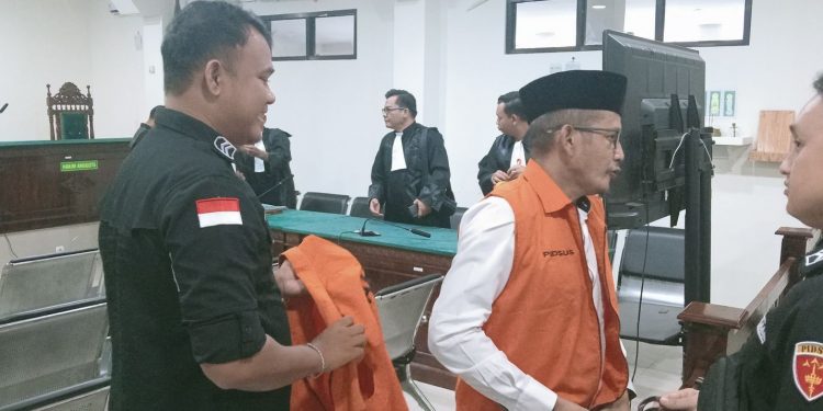2 Terdakwa Korupsi Pemotongan Honor Satpol PP Rejang Lebong Dituntut 6,5 Tahun Penjara
