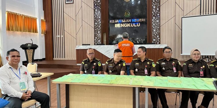 Berkas dan 29 Aset Kurniadi Bengawan Dilimpahkan ke Kejati Bengkulu