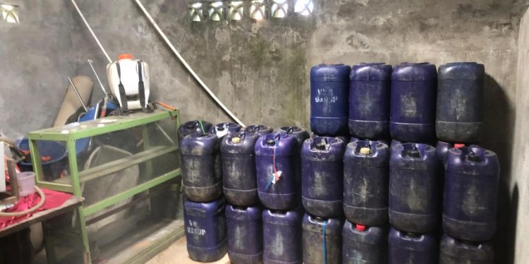 Polisi Ringkus Pengoplos 3 Ton BBM Oplosan di Rejang Lebong