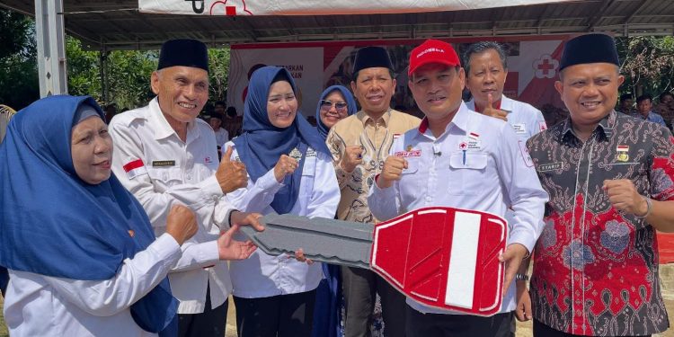 Pemprov Bengkulu Serahkan Bantuan Ambulans Gratis ke PMI Kota Bengkulu