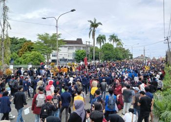 Lautan Massa Tumpah Ruah, Gabungan Mahasiswa, Ojol dan Warga Demo di DPRD Provinsi Bengkulu