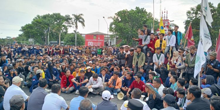 Demo di DPRD Bengkulu, Massa Sampaikan 14 Tuntutan Termasuk Cabut Inpres Efisiensi Anggaran