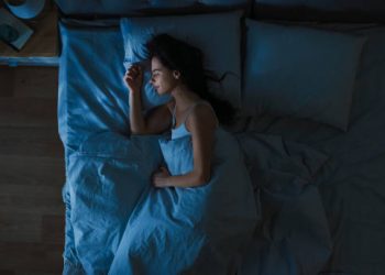 Bukan Hanya untuk Kesehatan, Ini Dia Manfaat Istimewa Tidur dengan Lampu Dimatikan Bagi Kecantikan Kulit