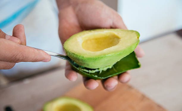 Sebabkan Alergi hingga Tak Baik untuk Bumil, Cek Sederet Efek Samping Mengonsumsi Alpukat Berlebihan!