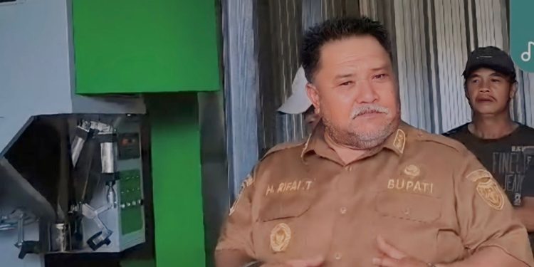 Tingkatkan Kualitas Produksi Beras Seginim, Pemkab BS Optimalkan dengan Pengoperasian Mesin Packaging