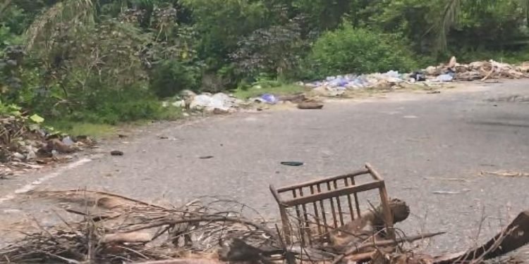 Rusak dan Tak Terurus, Jembatan Sekunyit Bengkulu Selatan Jadi TPS Liar