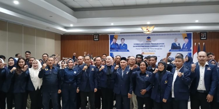 Erna Sari Dewi Kukuhkan 10 DPC NasDem se-Kota Bengkulu, Perkuat Struktur Hingga ke Ranting