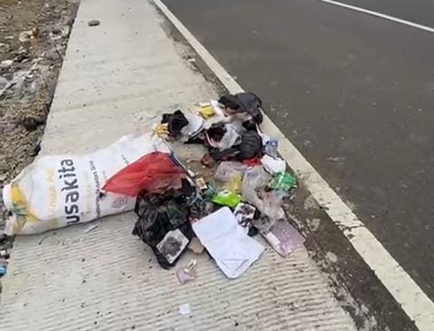Oknum Warga Kota Bengkulu Diduga Sengaja Buang Sampah ke Kepahiang