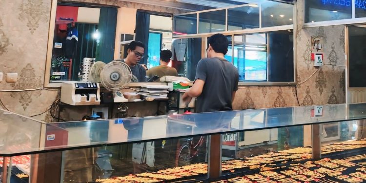 Harga Emas di Manna Tembus Rp2,1 Juta per Gram, Pembeli Masih Ramai