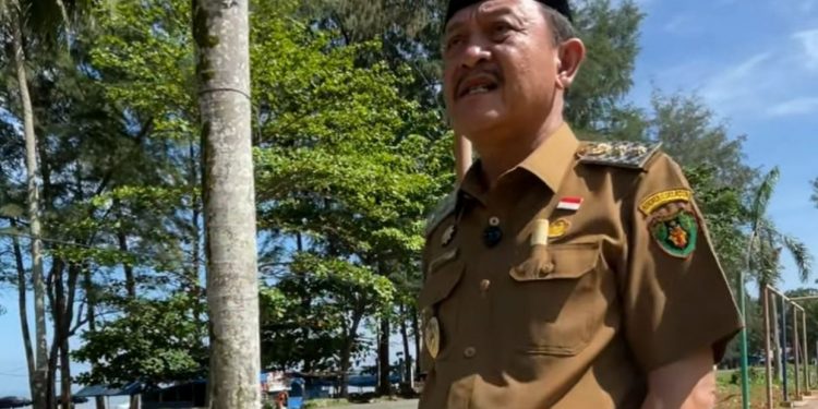 Banyak Bangunan Terbengkalai, Wabup Bengkulu Selatan Tinjau Kondisi Area Wisata Pantai Pasar Bawah
