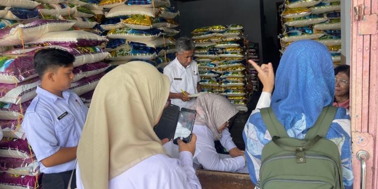 Satgas Pengendalian Harga Beras Sidak Pasar, Tegur Pedagang yang Jual Harga di Atas HET