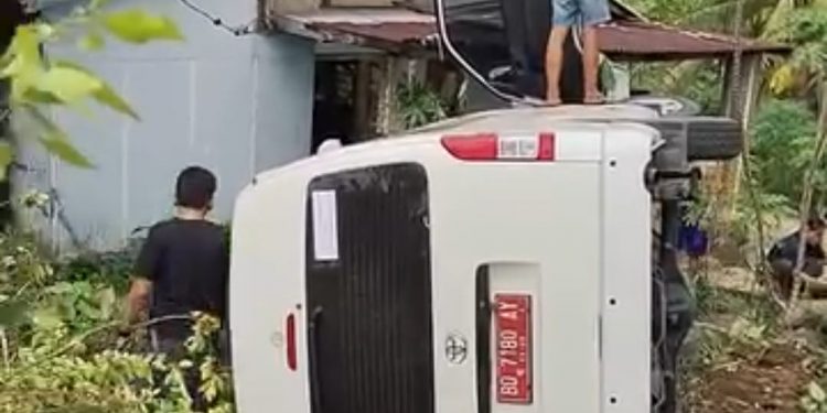 Mobil Rombongan PORNAS Bengkulu Kecelakaan di Seluma, 6 Penumpang Selamat