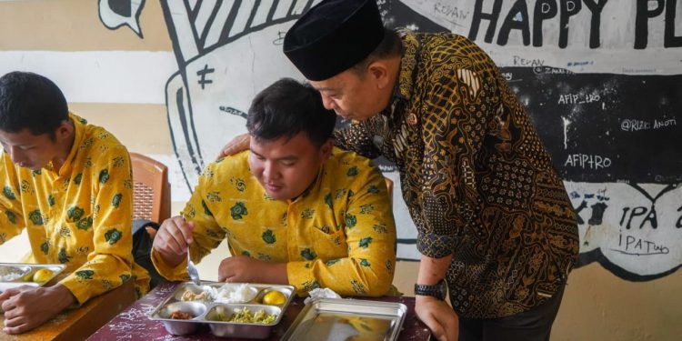 Setelah SMA Negeri 1, Wabup Seluma Resmikan Program MBG di SMA Negeri 2 Talo