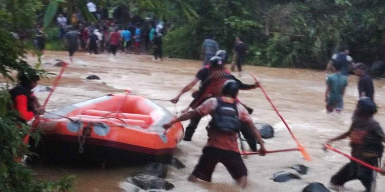 Dua Hari Pencarian, Warga Hanyut di Sungai Air Simpang Seluma Belum Ditemukan