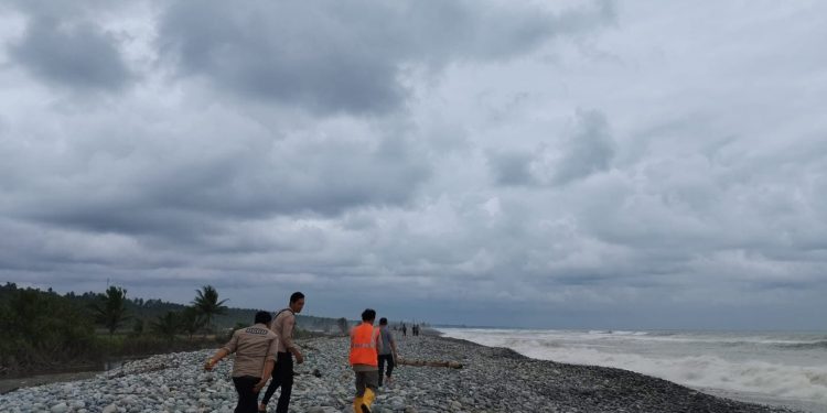 Balita Asal Gunung Ayu Diduga Hanyut di Pantai Padang Burnai, BPBD Lakukan Pencarian