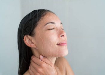 Bisa Bantu Bersihkan Pori-pori hingga Kurangi Jerawat, Ini Manfaat Tersembunyi Air Hangat untuk Kecantikan Wajah