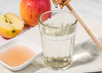 Punya Masalah Keriput di Kulit Wajah? Cukup Gunakan Cuka Apel Sebagai Obat Penawarnya, Gini Caranya!