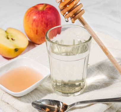 Punya Masalah Keriput di Kulit Wajah? Cukup Gunakan Cuka Apel Sebagai Obat Penawarnya, Gini Caranya!