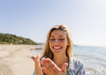 Tak Hanya Dimata! Cek Sederet Bahaya Sinar UV bagi Kesehatan Kulit, Salah Satunya Sebabkan Sunbrun