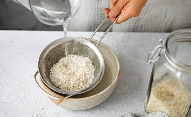 Ini Cara Tepat Mencerahkan Wajah dengan Air Beras, Auto Bebas Flek Hitam dan Kerutan