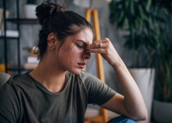 7 Cara Ini Dikenal Ampuh Atasi Sakit Kepala dengan Cepat, Apa Saja? Cek Disini!