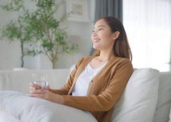 Cek Disini Manfaat Minum Air Hangat di Malam Hari, Salah Satunya Bantu Tingkatkan Kualitas Tidur