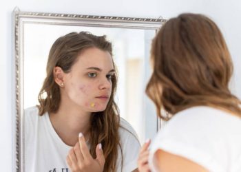 Kulitmu Sensitif? Terapkan 6 Tips Ini untuk Memilih Skincare, Ingat Jangan Asal-asalan!