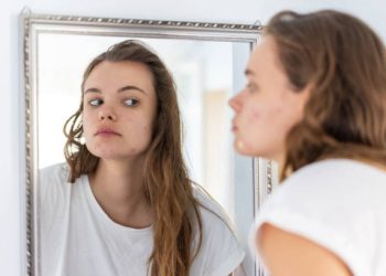 Wajib Tahu! Pemilik Kulit Sensitif Perlu Menghindari 6 Bahan Skincare Ini, Apa Saja?