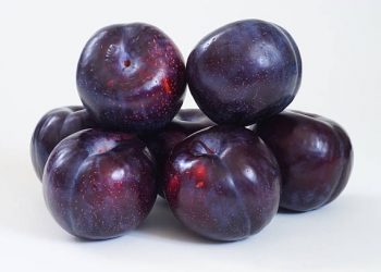 Ketahui, Sederet Efek Samping Konsumsi Buah Plum Secara Berlebihan, Salah Satunya Timbul Masalah Pencernaan!