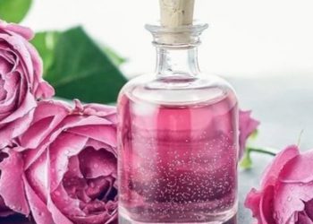 Cara Mengatasi Flek Hitam dengan Mudah! Coba Gunakan Air Mawar dan Madu