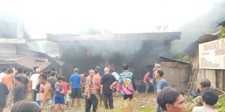 Diduga dari Bakaran Sampah, Bakso Goyang Lidah Seluma Dilahap si Jago Merah