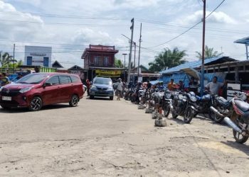 BBM Langka di Seluma, Warga Keluhkan Antrean Panjang, Harga Eceran Tembus Rp14 Ribu per Liter