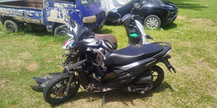 Diduga Mengantuk, Avanza Tabrak Motor di Pasar Manna