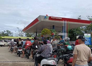 Mengular! Antrean Panjang Padati 4 SPBU di Bengkulu Tengah, Imbas Kelangkaan BBM