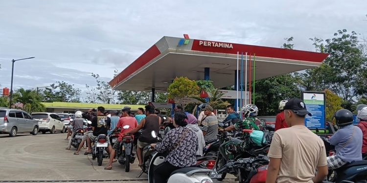 Mengular! Antrean Panjang Padati 4 SPBU di Bengkulu Tengah, Imbas Kelangkaan BBM