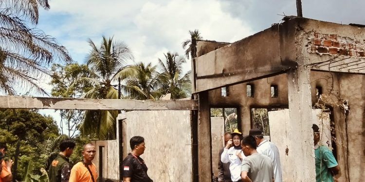 Rumah Warga Sidorejo Habis Dilalap Si Jago Merah, Diduga Korsleting Listrik, Kerugian Capai Ratusan Juta