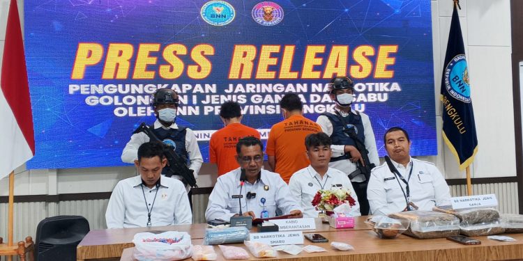BNNP Bengkulu Gagalkan Peredaran Narkoba Lintas Provinsi, 5 Kg Ganja dan 44,44 Gram Sabu Diamankan