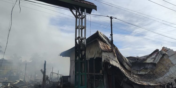 30 Lapak Pedagang di Pasar Karmia Jaya Kota Bengkulu Hangus Dilahap Si Jago Merah