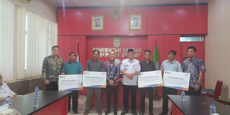 Kelompok Tani di Seluma Dapat Bantuan Freezer dan Hand Sprayer dari CSR BRI