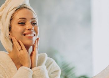 Mengatasi Kulit Kering Mudah dengan Cara Ini! Cek Penyebab di Sini