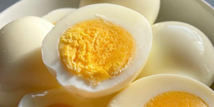 Makan Berlebihan Bisa Memicu Alergi, Cek Efek Samping Konsumsi Telur di Sini