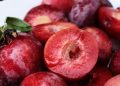 Buah Plum Ampuh Mencerahkan Kulit Wajah, Cek Manfaat Lainnya di Sini