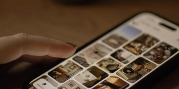 Perlu Tahu, Cara untuk Terhindar dari Radiasi HP, Coba Lakukan Hal Ini